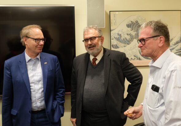 d&ouml;let mejlisi xitay &zwj;ishliri alahide komit&eacute;tining d&eacute;riktori p&eacute;yro: siler eslerni we bir xelqning rohini saqlap q&eacute;liwatisiler